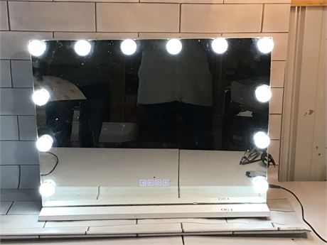 Bluetooth makeup mirror