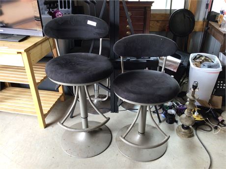 2 adjustable stools